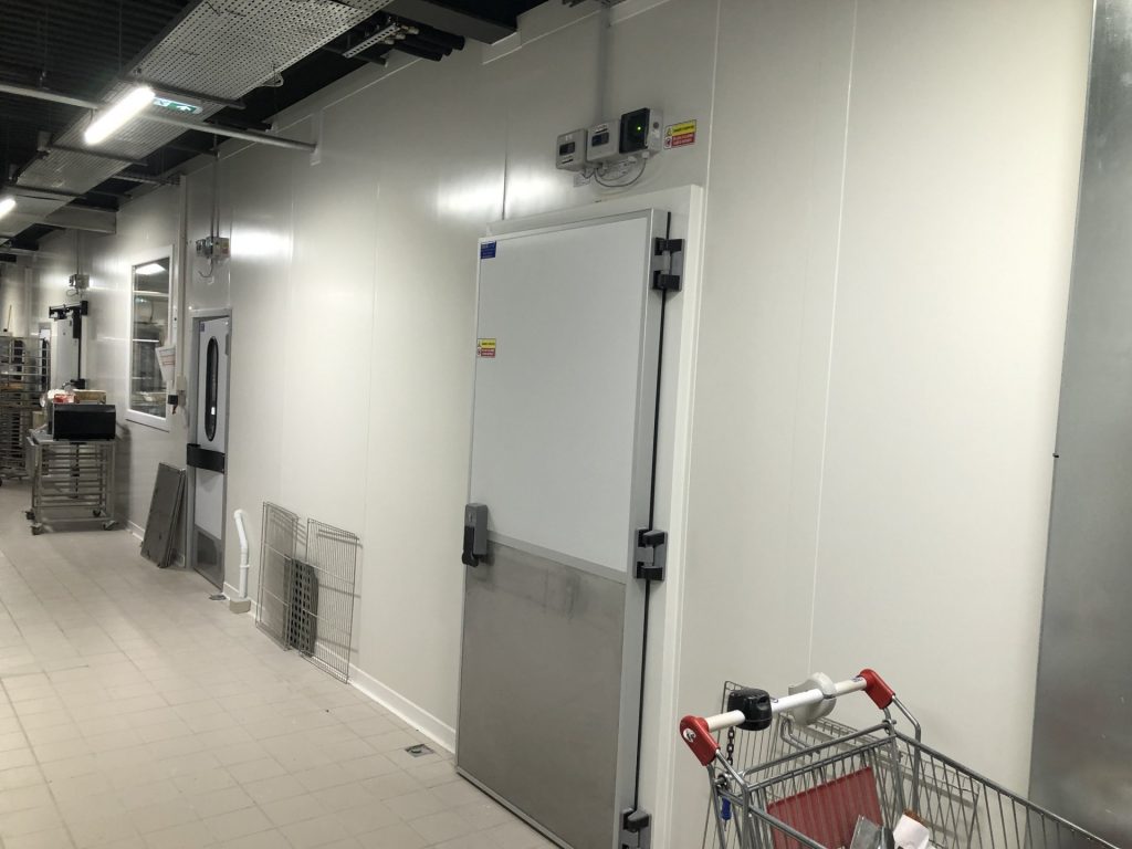 porte isotherme Chambre froide super U de saint gr&eacute;goire