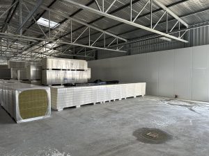 pose des panneaux isothermes pour l'industrie d'un centre de d&eacute;coupe de canard 