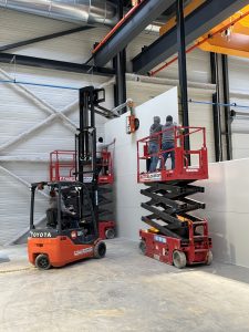 pose panneaux pour isolation acoustique en industrie