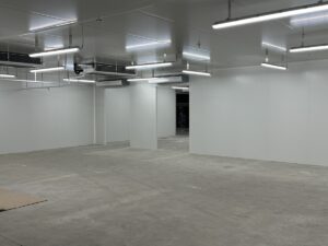 Panneaux isothermes pour le Auchan Drive de saint s&eacute;bastien sur loire (44) pour une chambre froide n&eacute;gative en tunnel