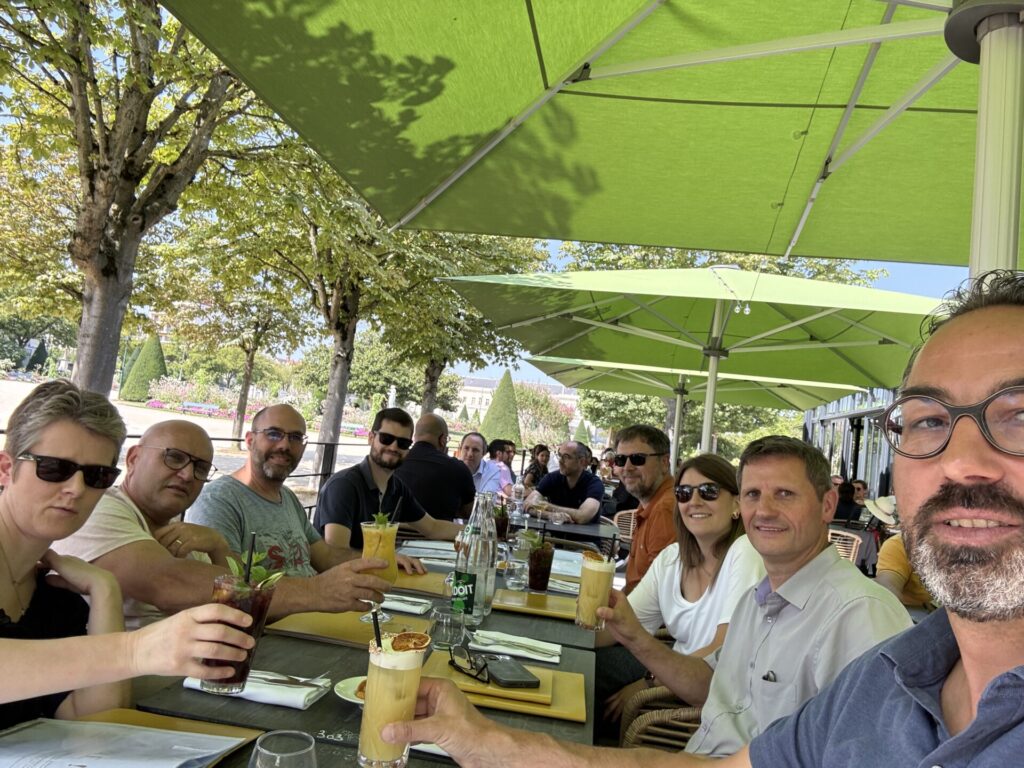 repas de vacances d'&eacute;t&eacute; pour l'&eacute;quipe Isolac