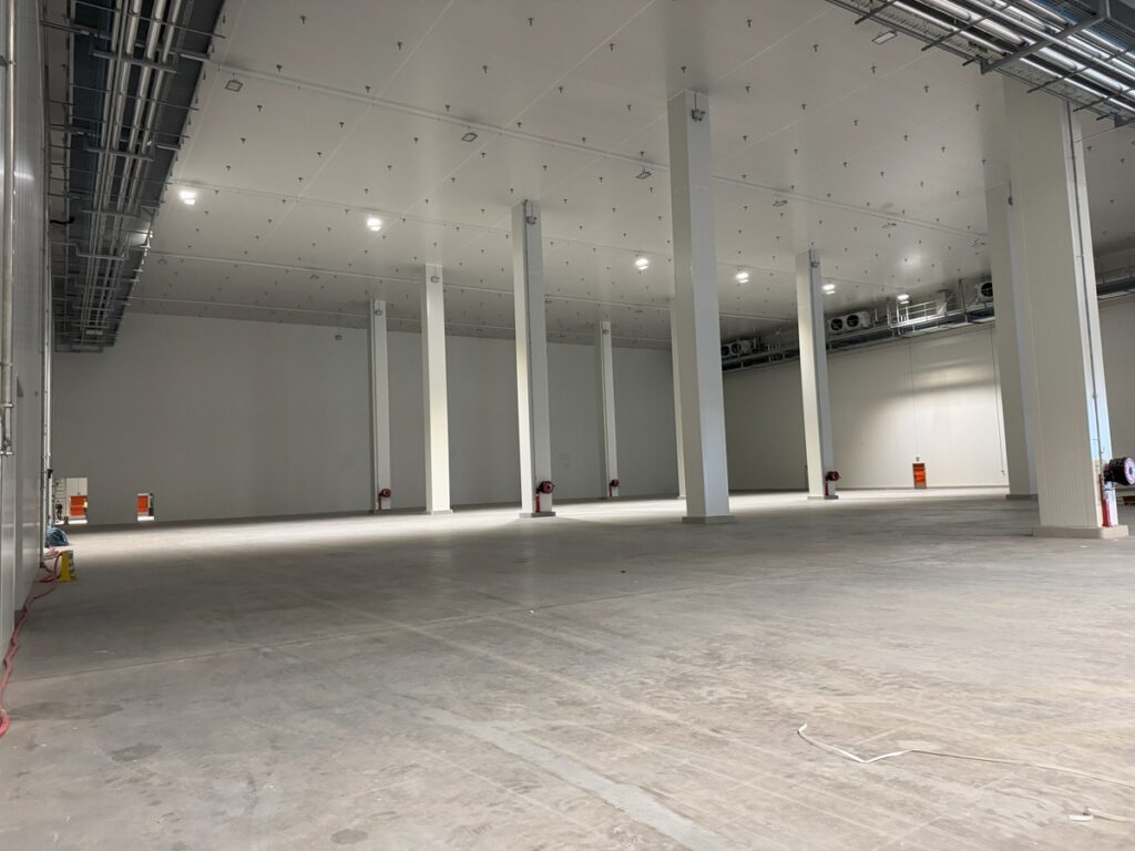 Int&eacute;rieur de la Chambre froide positive pour la grande Distribution - R&eacute;alisation par Isolac Vdl