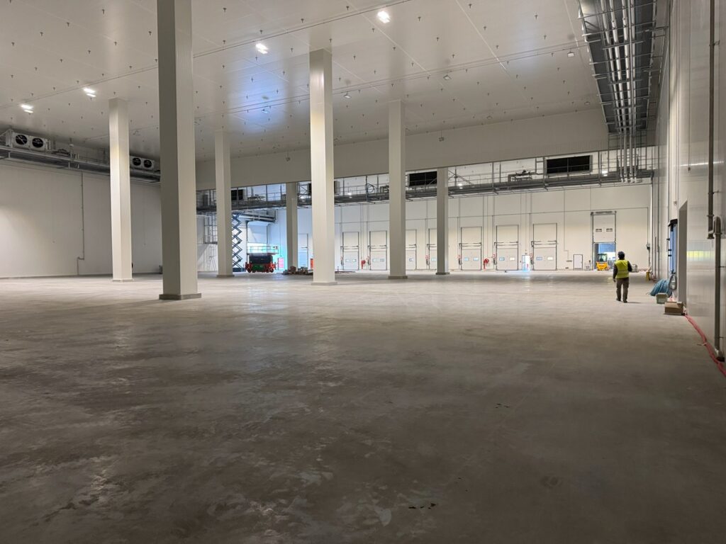 B&acirc;timent de Chambre froide positive pour la grande Distribution - R&eacute;alisation par Isolac Vdl