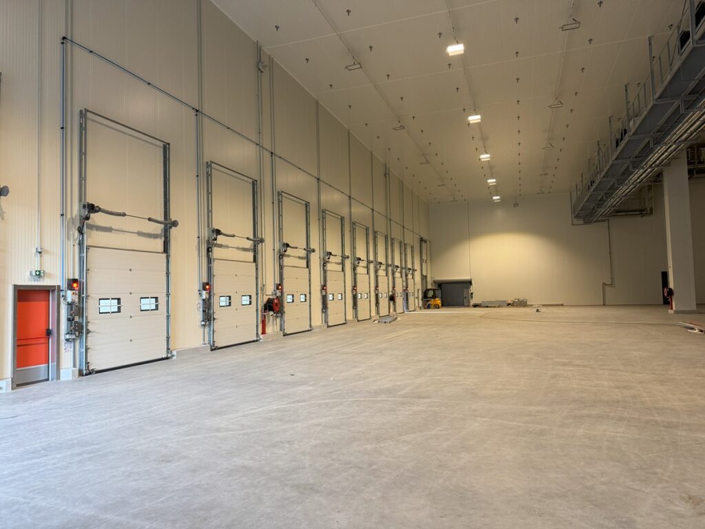 Portes isothermes de Chambre froide positive pour la grande Distribution - R&eacute;alisation par Isolac Vdl